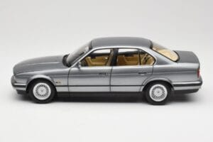 BMW 535i E34 Grey Metallic Minichamps 1:18 100024008 Diecast - image 4 of 8