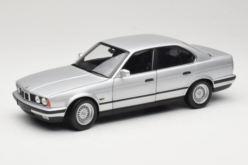 BMW 535i E34 Silver Minichamps 1:18 100024005 Diecast