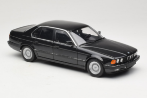 BMW 730i E32 Black Metallic Minichamps 1:18 100023002 Diecast - image 6 of 8
