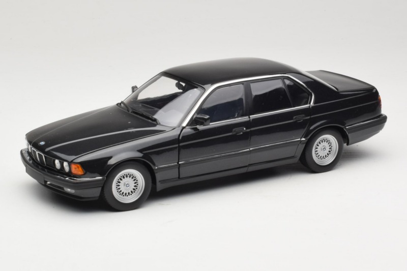 BMW 730i E32 Black Metallic Minichamps 1:18 100023002 Diecast