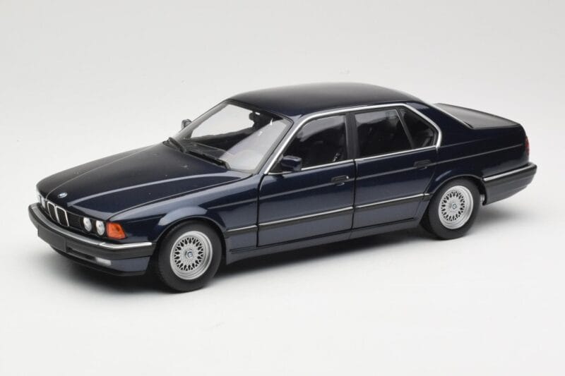 BMW 730i E32 Blue Metallic Minichamps 1:18 100023006 Diecast