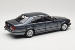 BMW 730i E32 Grey Metallic Minichamps 1:18 100023005 Diecast - image 3 of 8