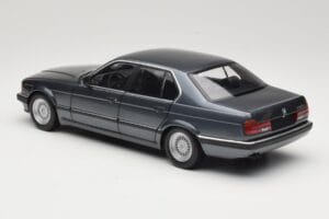 BMW 730i E32 Grey Metallic Minichamps 1:18 100023005 Diecast - image 7 of 8