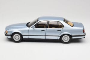 BMW 730i E32 Light Blue Metallic Minichamps 1:18 100023008 Diecast - image 4 of 8