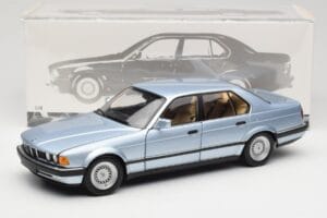 BMW 730i E32 Light Blue Metallic Minichamps 1:18 100023008 Diecast - image 8 of 8