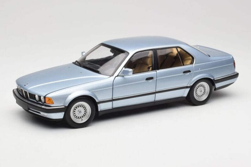 BMW 730i E32 Light Blue Metallic Minichamps 1:18 100023008 Diecast