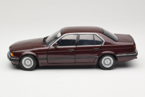 BMW 730i E32 Red Metallic Minichamps 1:18 100023001 Diecast - image 4 of 8