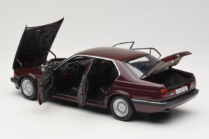 BMW 730i E32 Red Metallic Minichamps 1:18 100023001 Diecast - image 5 of 8
