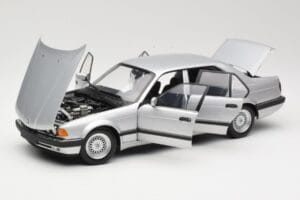 BMW 730i E32 Silver Minichamps 1:18 100023000 Diecast - image 2 of 8