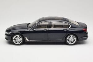 BMW 750Li F02 Imperial Blue Paragon 1:18 80432405586 Diecast - image 4 of 8
