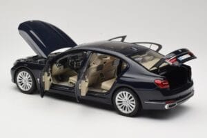 BMW 750Li F02 Imperial Blue Paragon 1:18 80432405586 Diecast - image 5 of 8