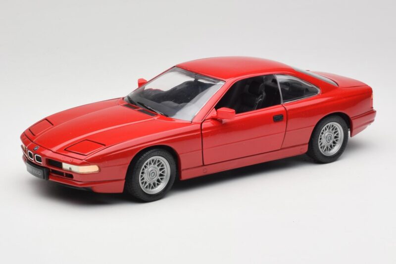 BMW 850Ci E31 Brilliant Red Revell 1:18 BMW 850Ci E31 Brilliant Red Revell 1:18 8827 Diecast