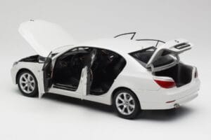 BMW E60 545i Alpine White Kyosho 1:18 08591W Diecast - image 5 of 8