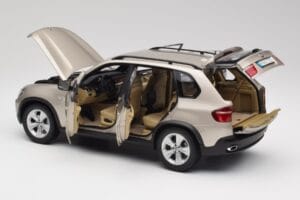 BMW X5 E70 4.8i Platinum Bronze Metallic Kyosho 1:18 80430413413 Diecast - image 5 of 8