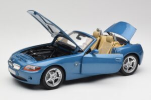 BMW Z4 E85 Maldives Blue Bburago 1:18 34046BLUE Diecast - image 2 of 8