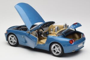 BMW Z4 E85 Maldives Blue Bburago 1:18 34046BLUE Diecast - image 5 of 8