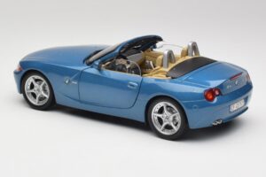 BMW Z4 E85 Maldives Blue Bburago 1:18 34046BLUE Diecast - image 7 of 8