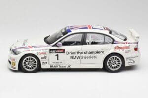 BMW E90 320si #1 A. Priaulx WTCC Champion 2006 Kyosho 1:18 80430429067 Diecast - image 4 of 8