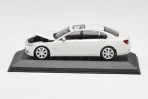 BMW 750Li F02 White Minichamps 1:43 80420445201 Diecast - image 4 of 5