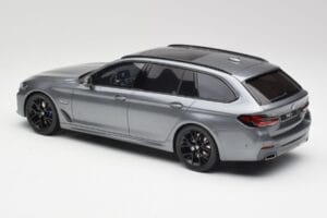 BMW G61 530e M Sport Touring Mineral Grey GT Spirit 1:18 GT485 Resin - image 5 of 6
