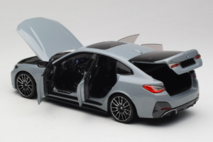 BMW i4 G26 Grey Metallic Minichamps 1:18 110023010 Diecast - image 5 of 8