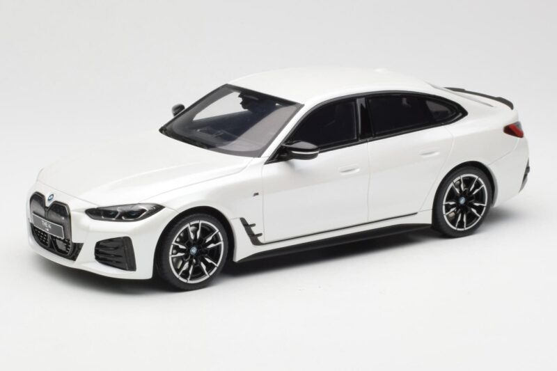 BMW i4 M50 G26 Mineral White Metallic Otto 1:18 BMW i4 M50 G26 Mineral White Metallic Otto 1:18 OT1074 Resin