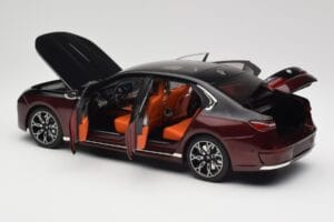 BMW i7 G70 Black & Red Metallic Minichamps 1:18 110023201 Diecast - image 5 of 8