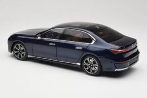 BMW i7 G70 Blue Metallic Minichamps 1:18 110023202 Diecast - image 7 of 8