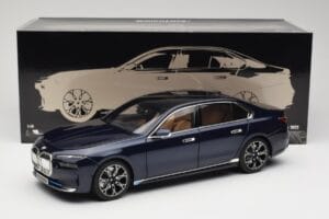 BMW i7 G70 Blue Metallic Minichamps 1:18 110023202 Diecast - image 8 of 8
