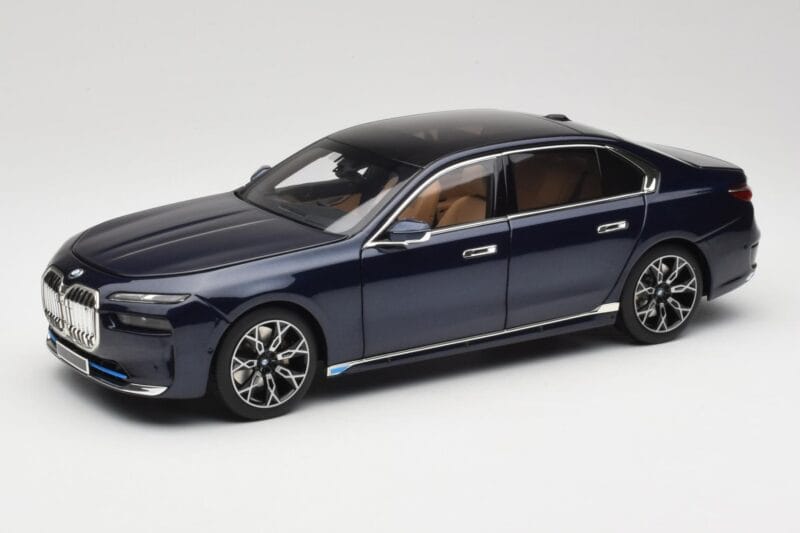 BMW i7 G70 Blue Metallic Minichamps 1:18 110023202 Diecast