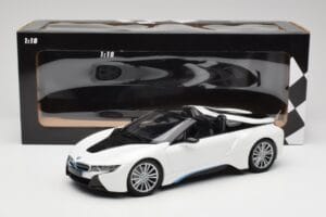 BMW i8 Roadster I15 White Metallic Minichamps 1:18 155027031 Diecast - image 6 of 6
