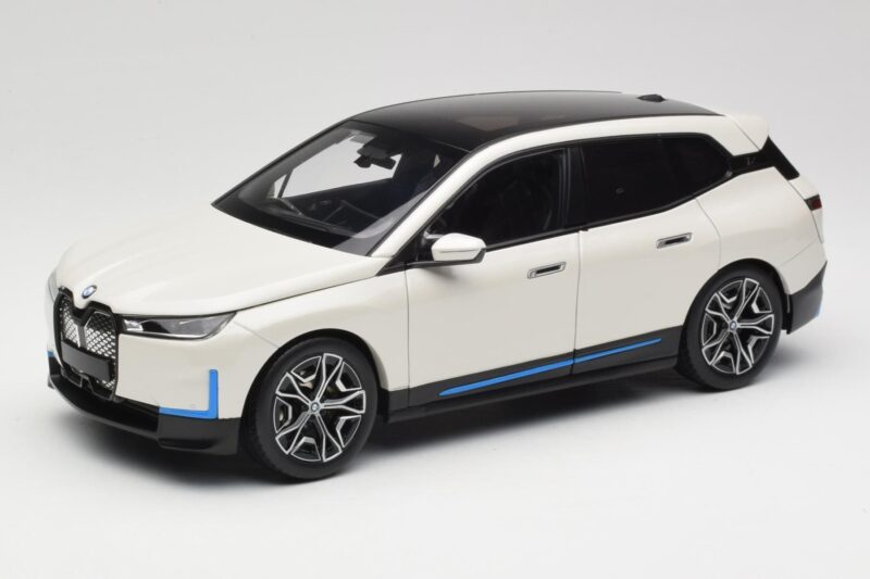 BMW iX Alpine White Minichamps 1:18 110023102 Diecast