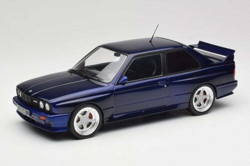 BMW M3 E30 Macau Blue IXO 1:18 18CMC122 Diecast