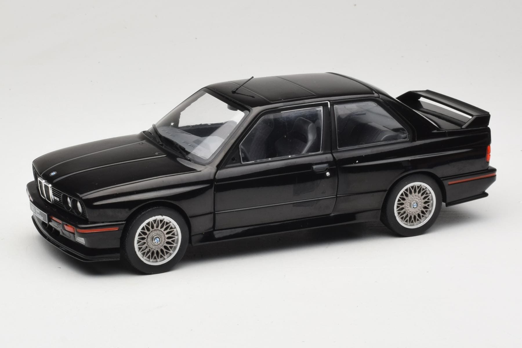 BMW M3 E30 Sport Evo Black Solido 1:18