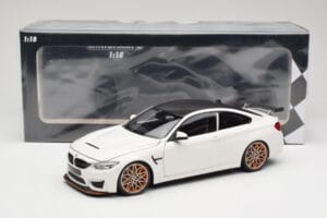BMW M4 F82 GTS Alpine White Minichamps 1:18 110025221 Diecast - image 8 of 8
