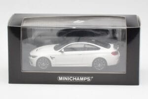 BMW M4 GTS F82 White With Grey Wheels Minichamps 1:43 410025221 Diecast - image 4 of 4
