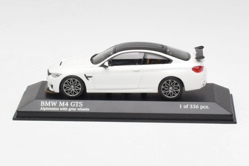 BMW M4 GTS F82 White With Grey Wheels Minichamps 1:43 410025221 Diecast