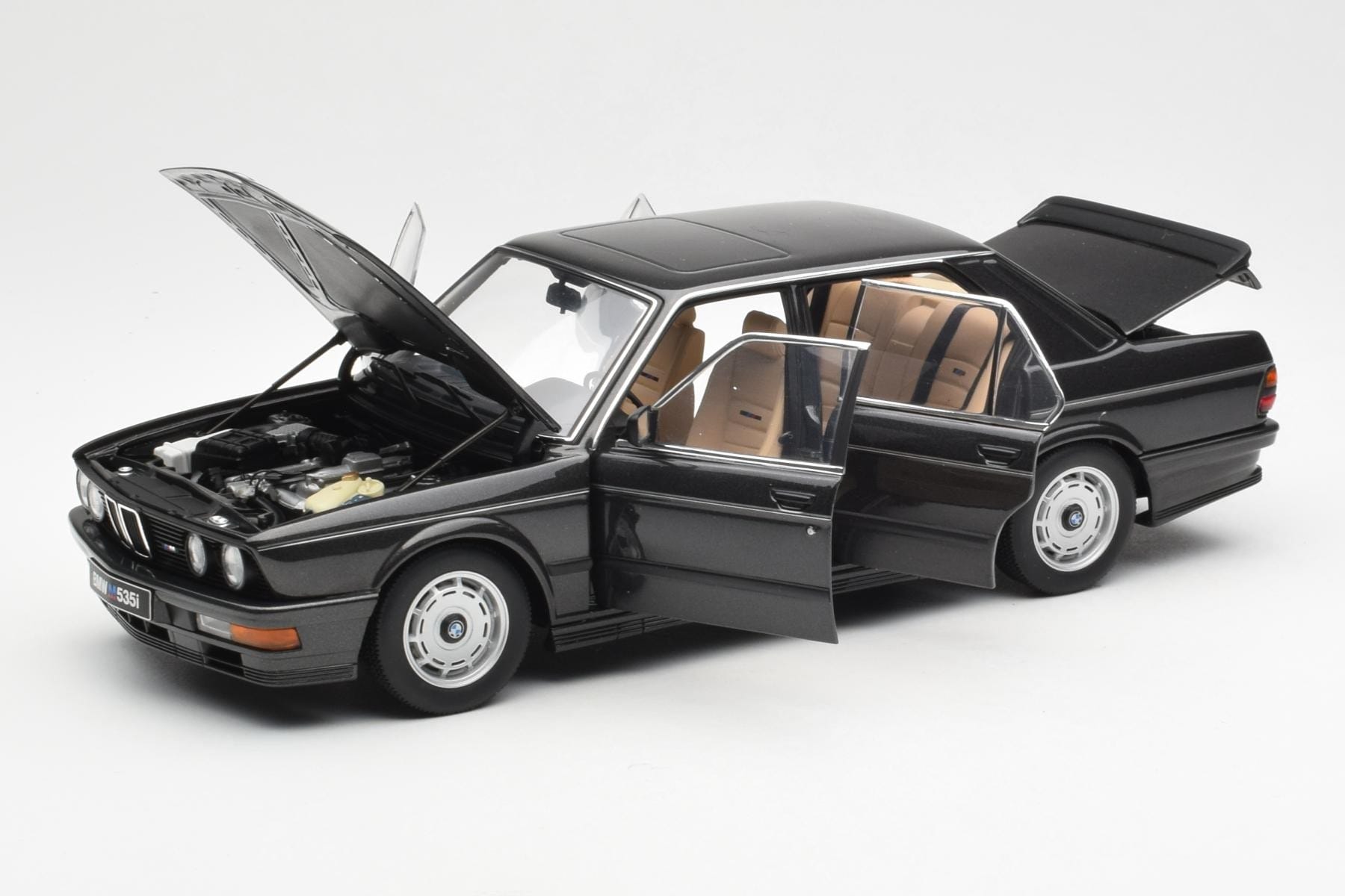 BMW M535i E28 Diamond Black AUTOart 1:18