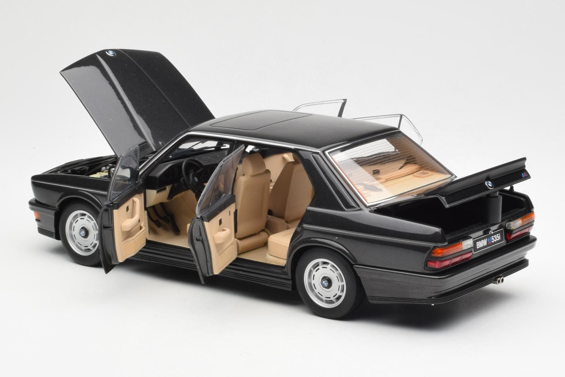 AUTOart BMW M535i E28 1:18 Black Diecast Sport Sedan