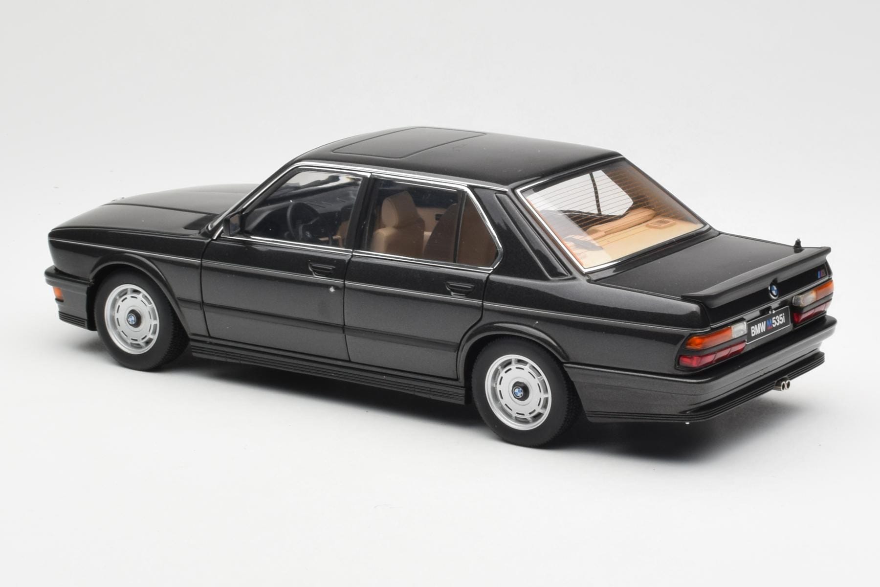 AUTOart BMW M535i E28 1:18 Black Diecast Sport Sedan