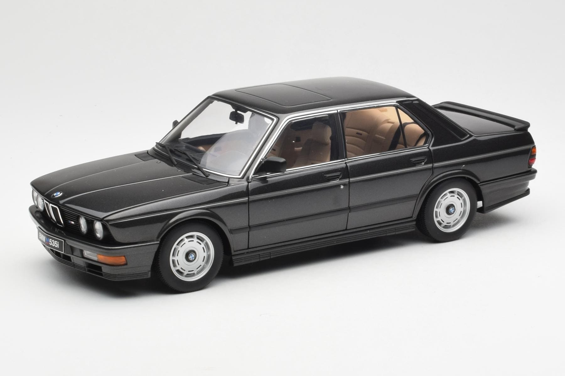 AUTOart BMW M535i E28 1:18 Black Diecast Sport Sedan