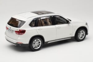 BMW X5 E70 Alpine White Paragon 1:18 PA-97073 Diecast - image 3 of 8