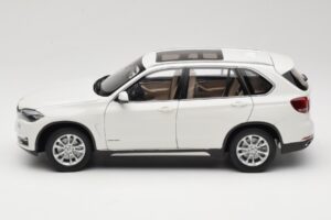 BMW X5 E70 Alpine White Paragon 1:18 PA-97073 Diecast - image 4 of 8