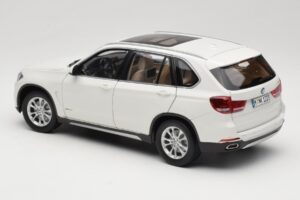 BMW X5 E70 Alpine White Paragon 1:18 PA-97073 Diecast - image 7 of 8