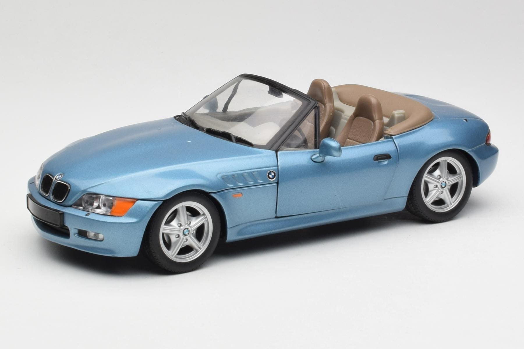UT Models BMW Z3 GoldenEye 1:18 Diecast Model