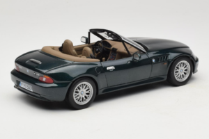 BMW Z3 Roadster 2.8 Dark Green Dealer Edition UT Models 1:18 80439411713 Diecast - image 3 of 8