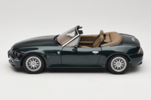 BMW Z3 Roadster 2.8 Dark Green Dealer Edition UT Models 1:18 80439411713 Diecast - image 4 of 8