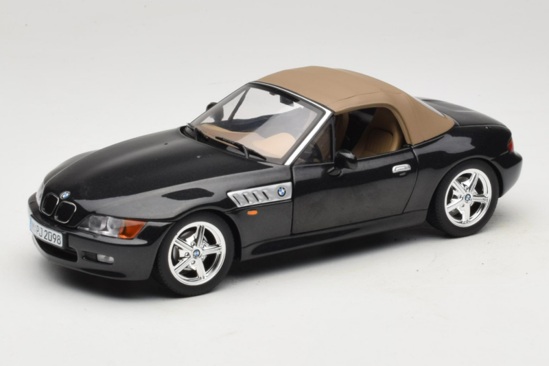BMW Z3 Roadster Green Dealer Edition UT Models 1:18 BMW Z3 Roadster Green Dealer Edition UT Models 1:18 80439411711 Diecast