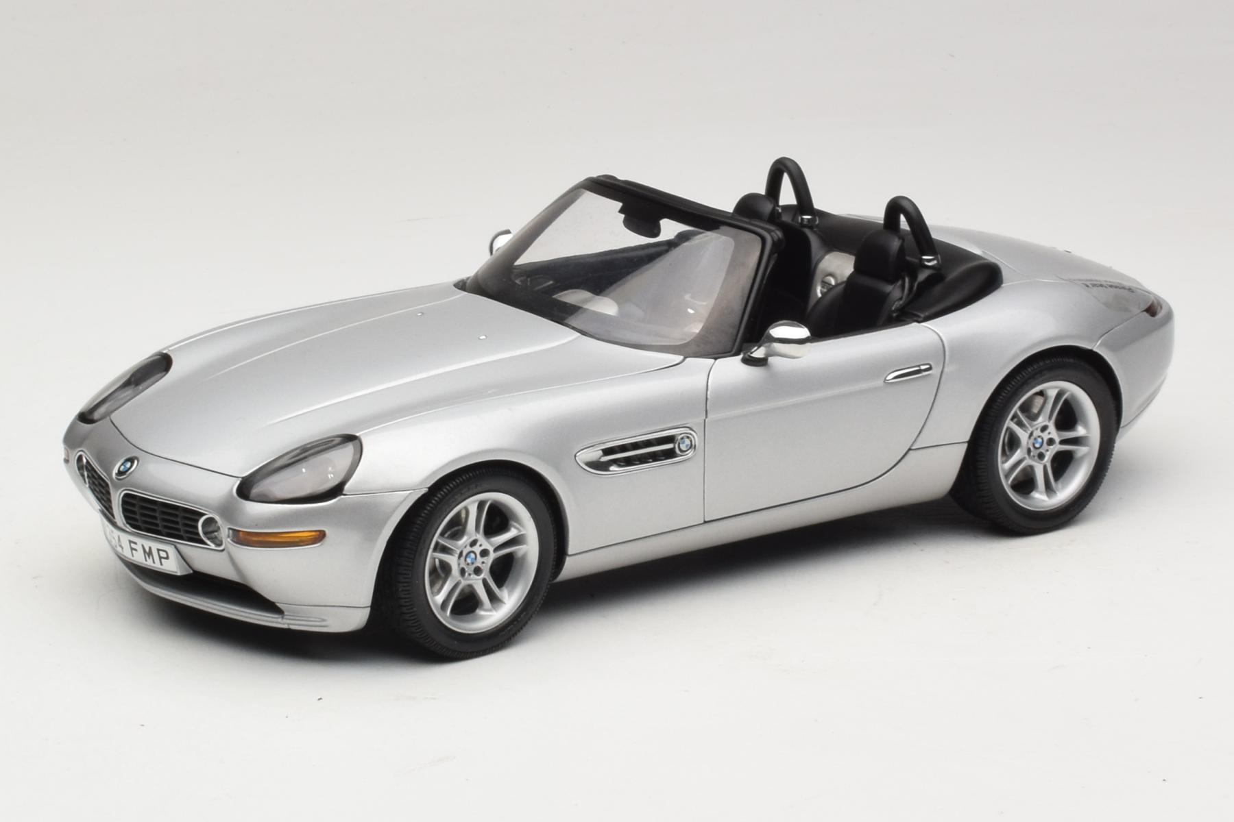  Z8 「007 ワールドイズノットイナフ」バージョン 1/18 AUTOart BMW Z8 1:18 007 The World Is Not Enough