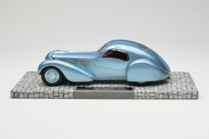 Bugatti Type 57SC Atlantic Blue Minichamps 1:18 107110320 Diecast - image 3 of 6